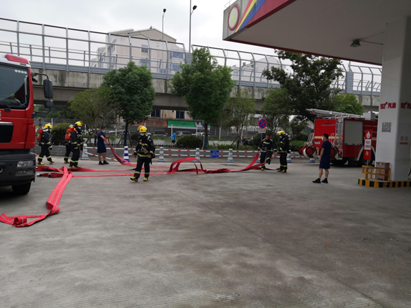安保公司朝陽加油站聯(lián)合消防大隊開展消防應(yīng)急演練.png