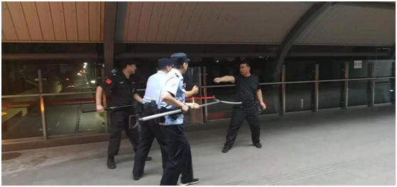 保安公司駐軌道交通站安檢員參加“紅藍軍”對抗演練.png