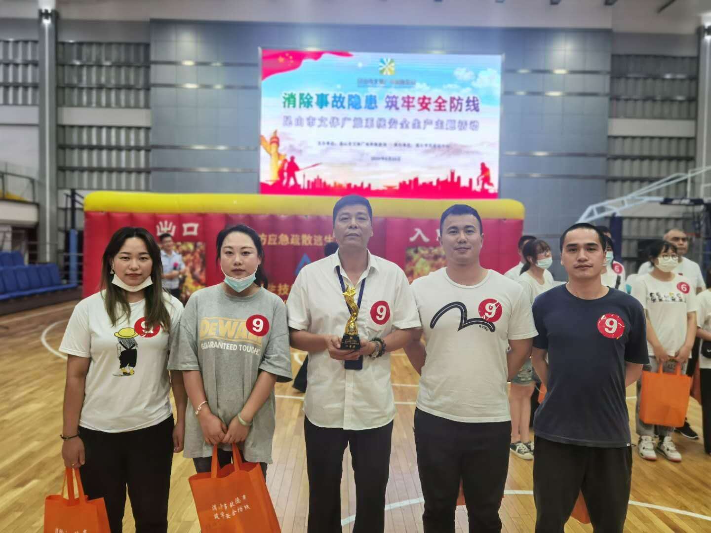 保安公司代表隊榮獲2020年文體廣旅系統第二屆安全生產和消防技能比賽一等獎.jpg