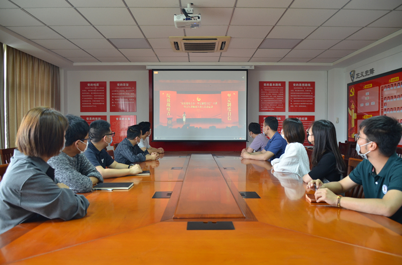 保安公司組織觀看“綻放戰疫青春·堅定制度自信”宣講暨青年講師團全省行活動啟動儀式.JPG