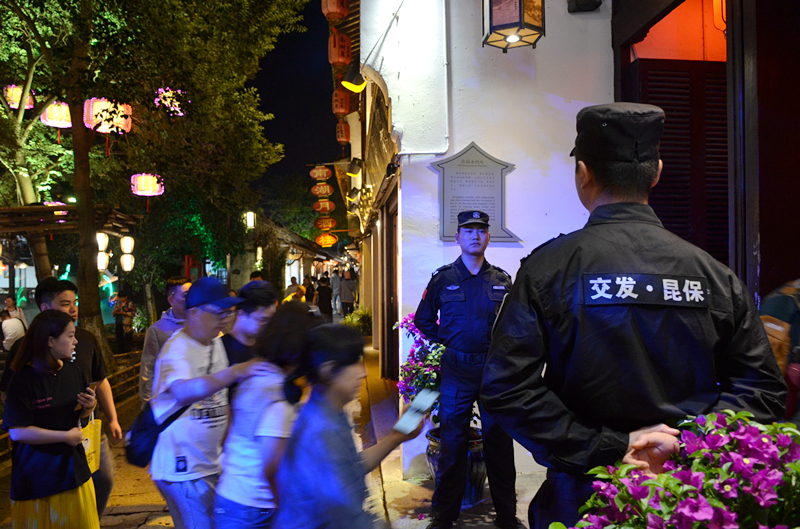 安保公司全力護航2020海峽兩岸(昆山)中秋燈會 (3).JPG